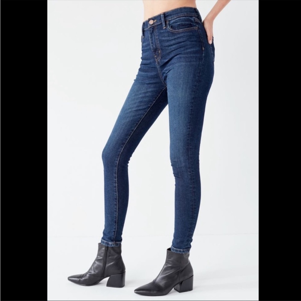 BDG Twig High-Rise medium dark wash Skinny Jean size 29